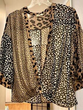 Umgee Mixed Animal Print Blouse - Size Large - EUC!